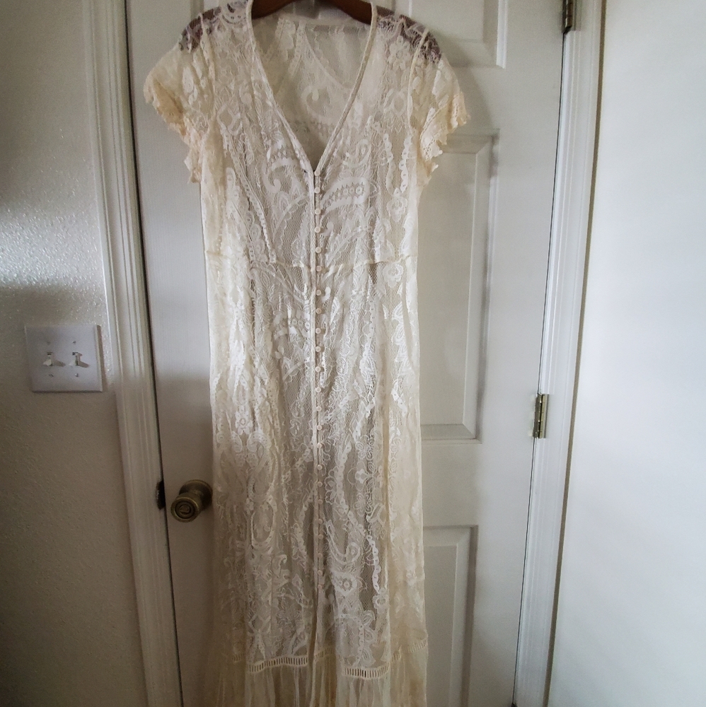 Torrid biege lace button up dress